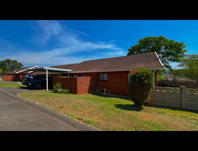 2 BEDROOM TOWNHOUSE FOR SALE IN BISLEY